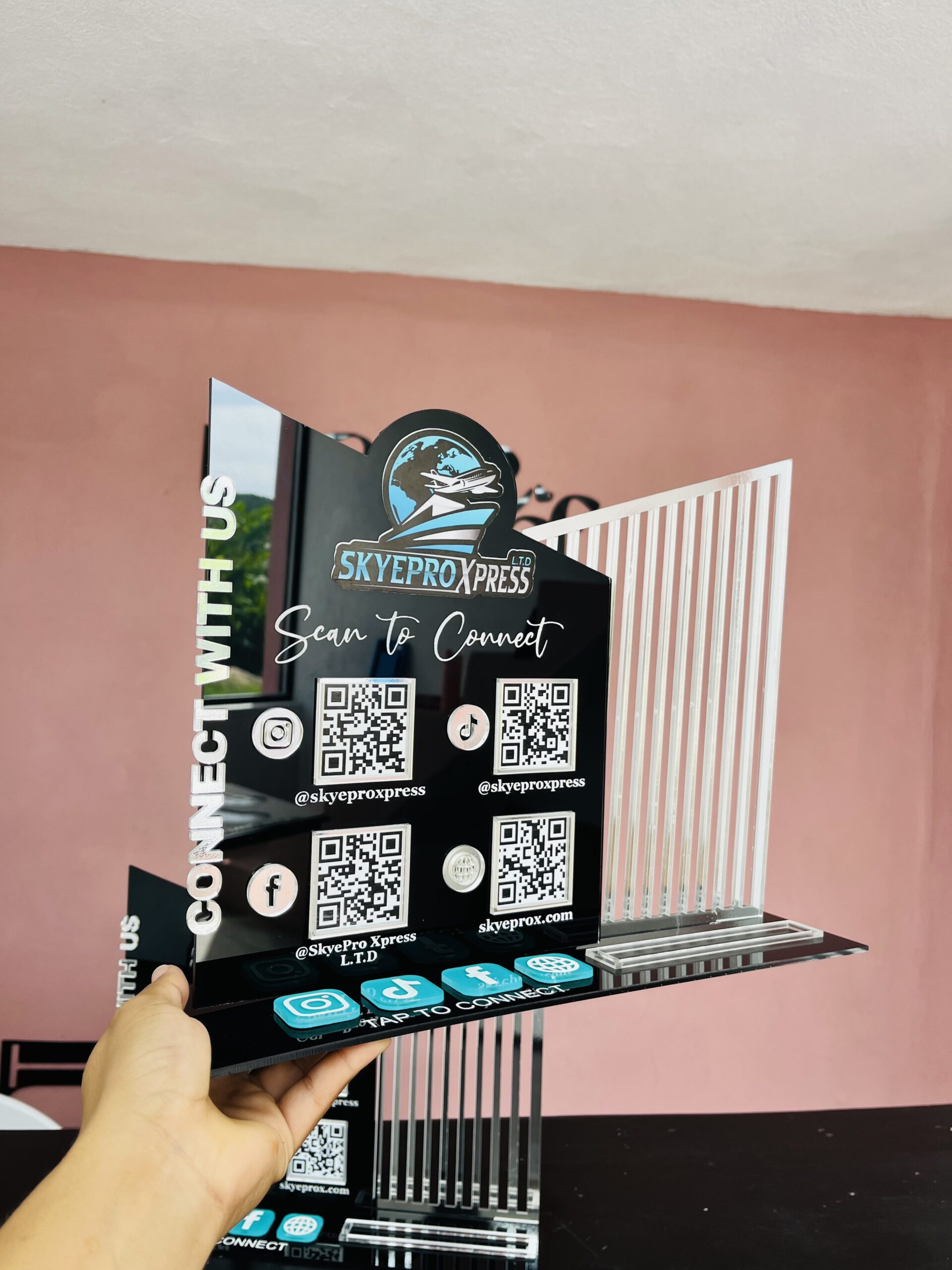 Signature Connect Stand